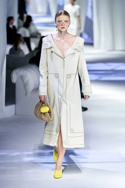 Look 27